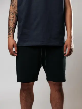 Short Essentiel